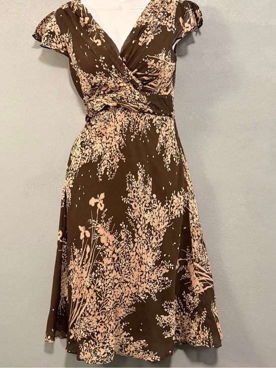 Ann Taylor Dresses & Skirts - Ann Taylor 100% Silk Floral Chiffon Midi Dress (Size 0)